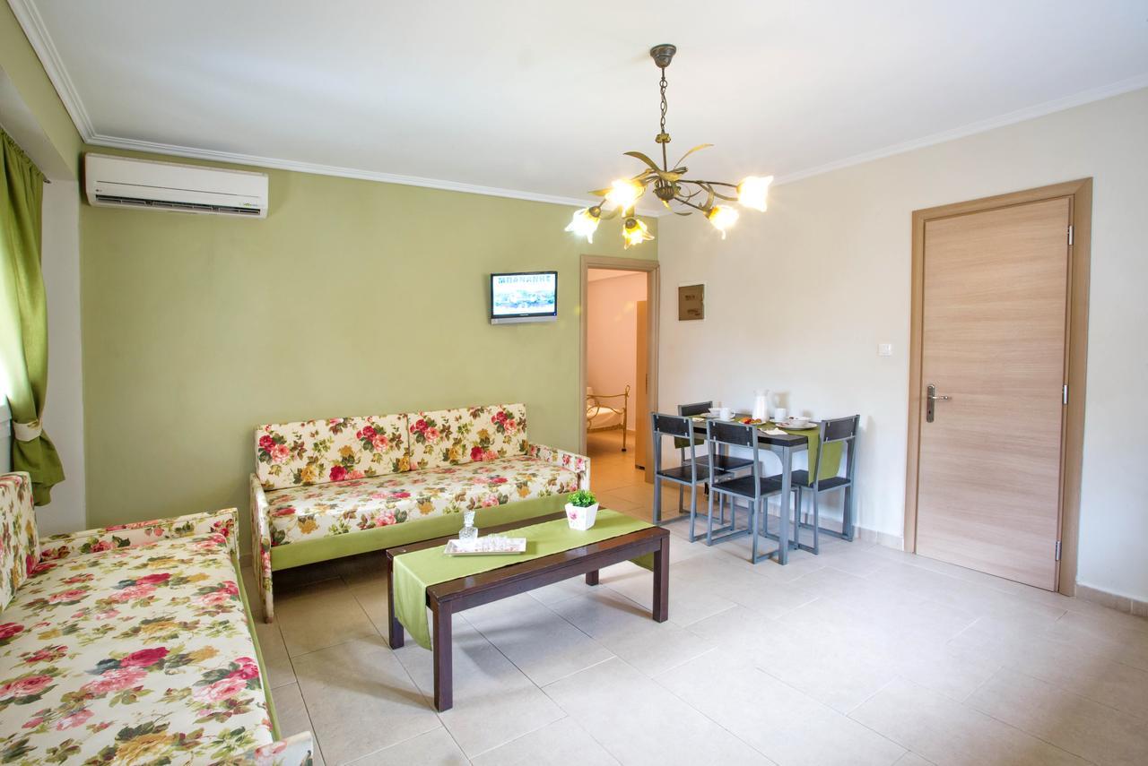 Golden Suites Ofrínion 외부 사진